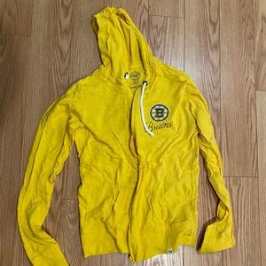 Women’s bruins zip up. Never worn. Size medium.